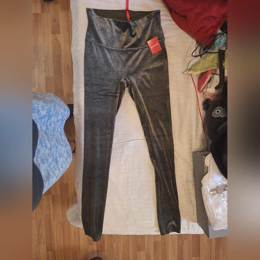 NWT Green Velvet Spanx Leggings, $128